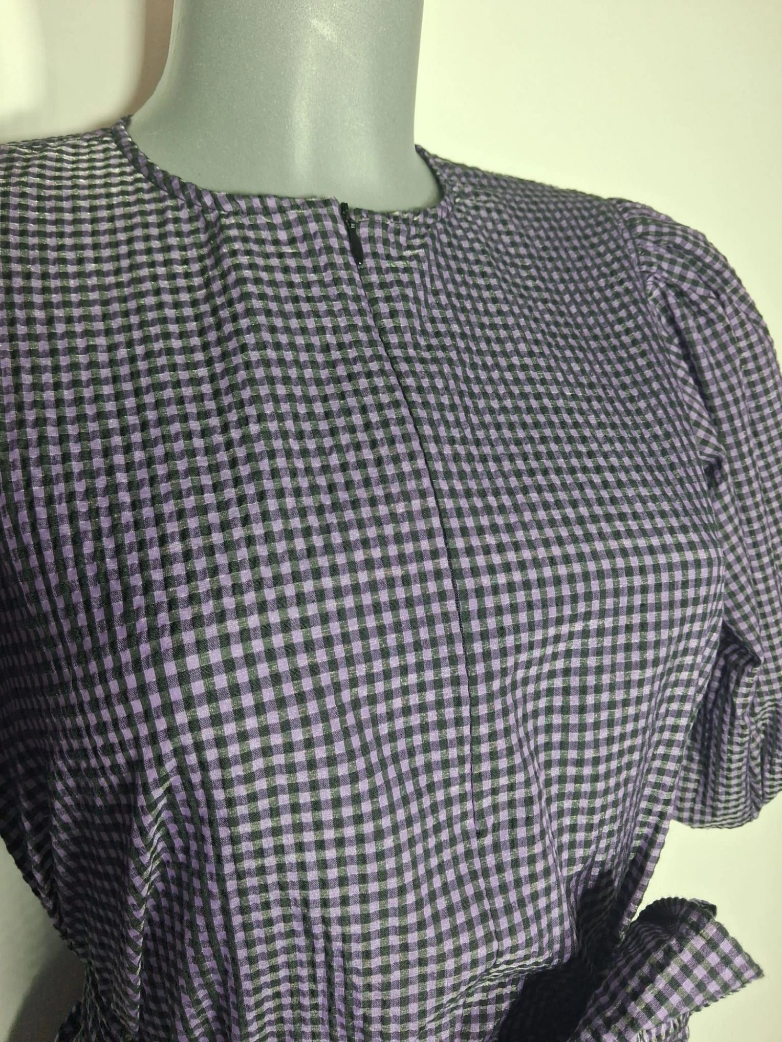Vestido GANNI vichy morado con brillo sutil, mangas abullonadas T34 – photo 3
